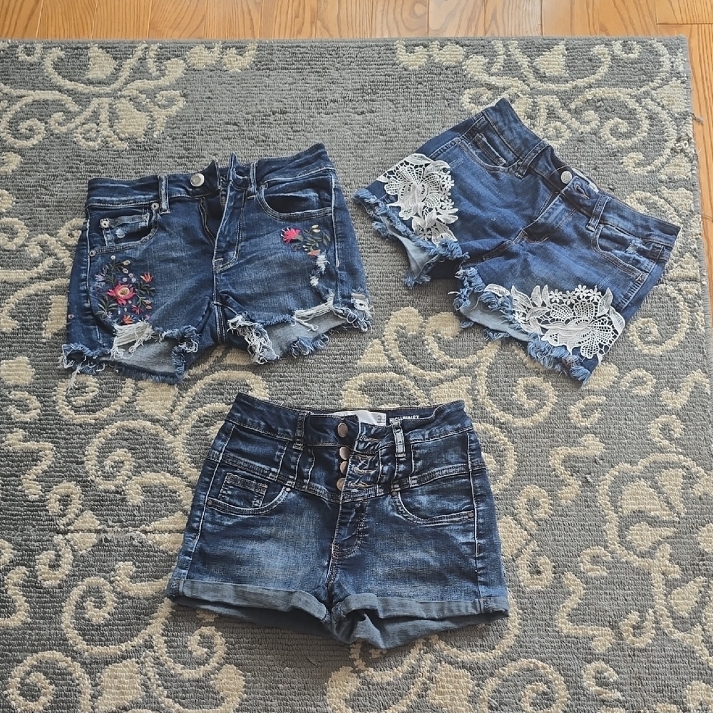 Bundle American Eagle Blue Distressed Denim Shorts Flower Detail